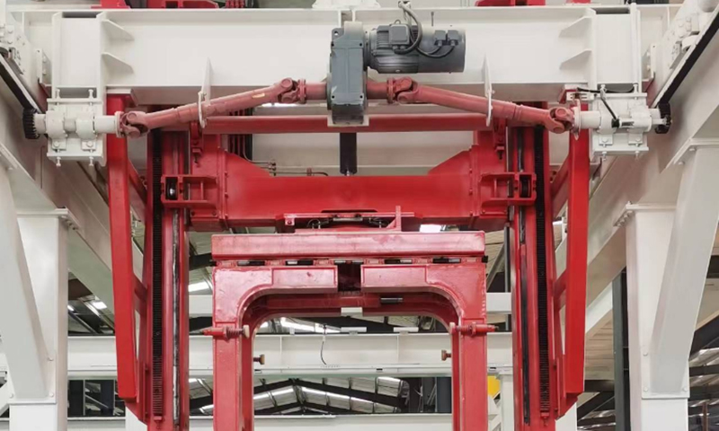 製品はクレーンを回転させます