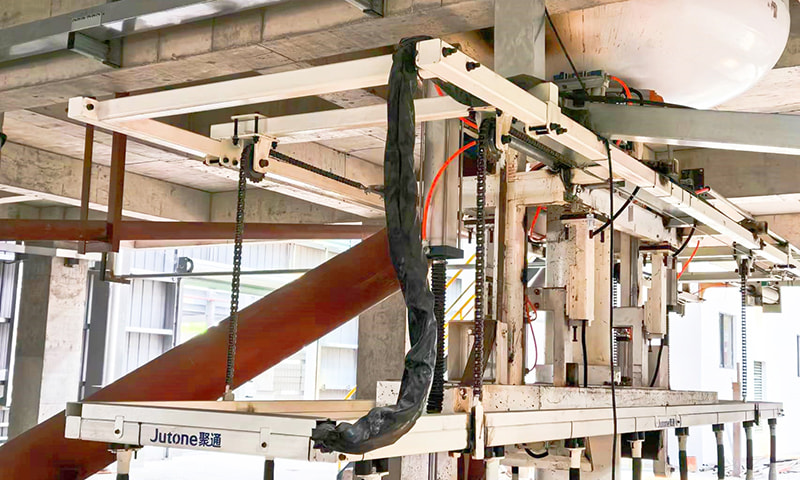 注ぎのアームデバイスを持ち上げます 注ぎのアームデバイスを持ち上げます